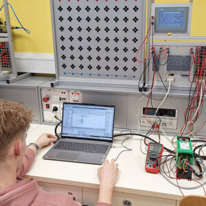 (Slovenian) A015 – učilnica elektrotehnike